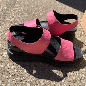 Dr. Martens Romi Sandals - Pink - US 9